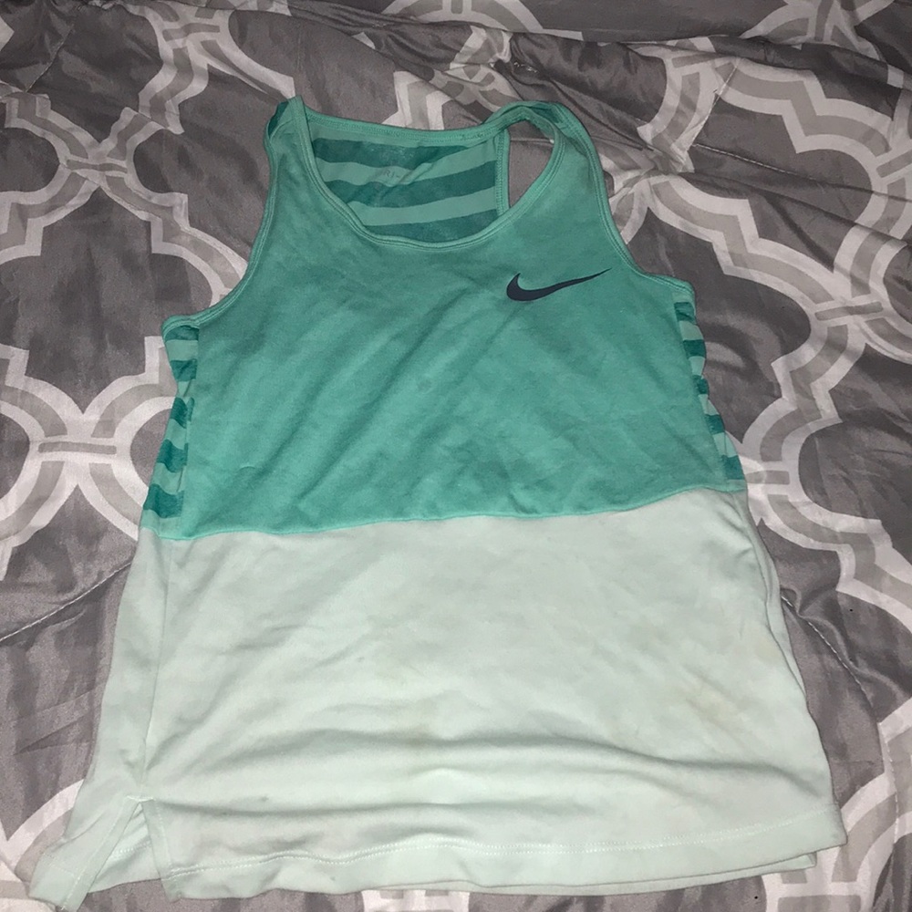 Nike athletic top (M girls)